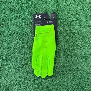 Under Armour F9 Nitro Youth Football Gloves – Grip Boost Receiver Gloves – Green